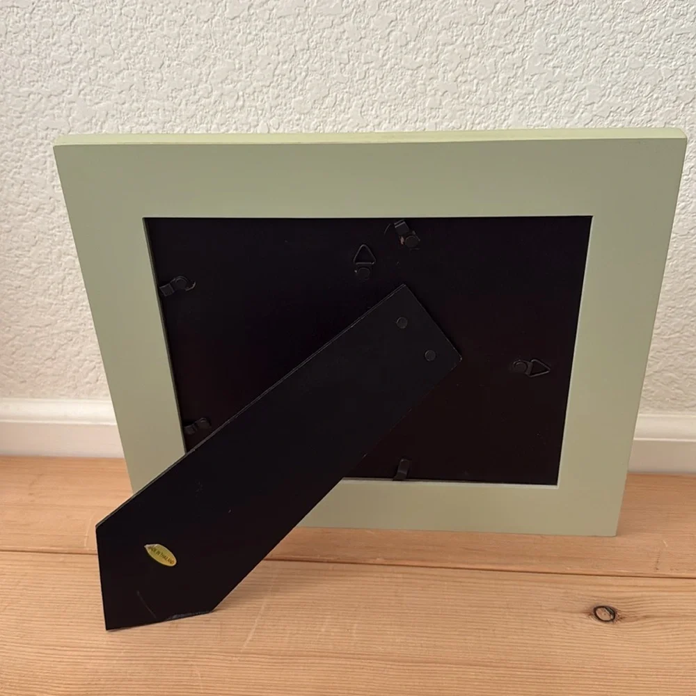NWOT 10”x12” heavy pale green rustic look desk frame w/mat for 3.5”x5” photo